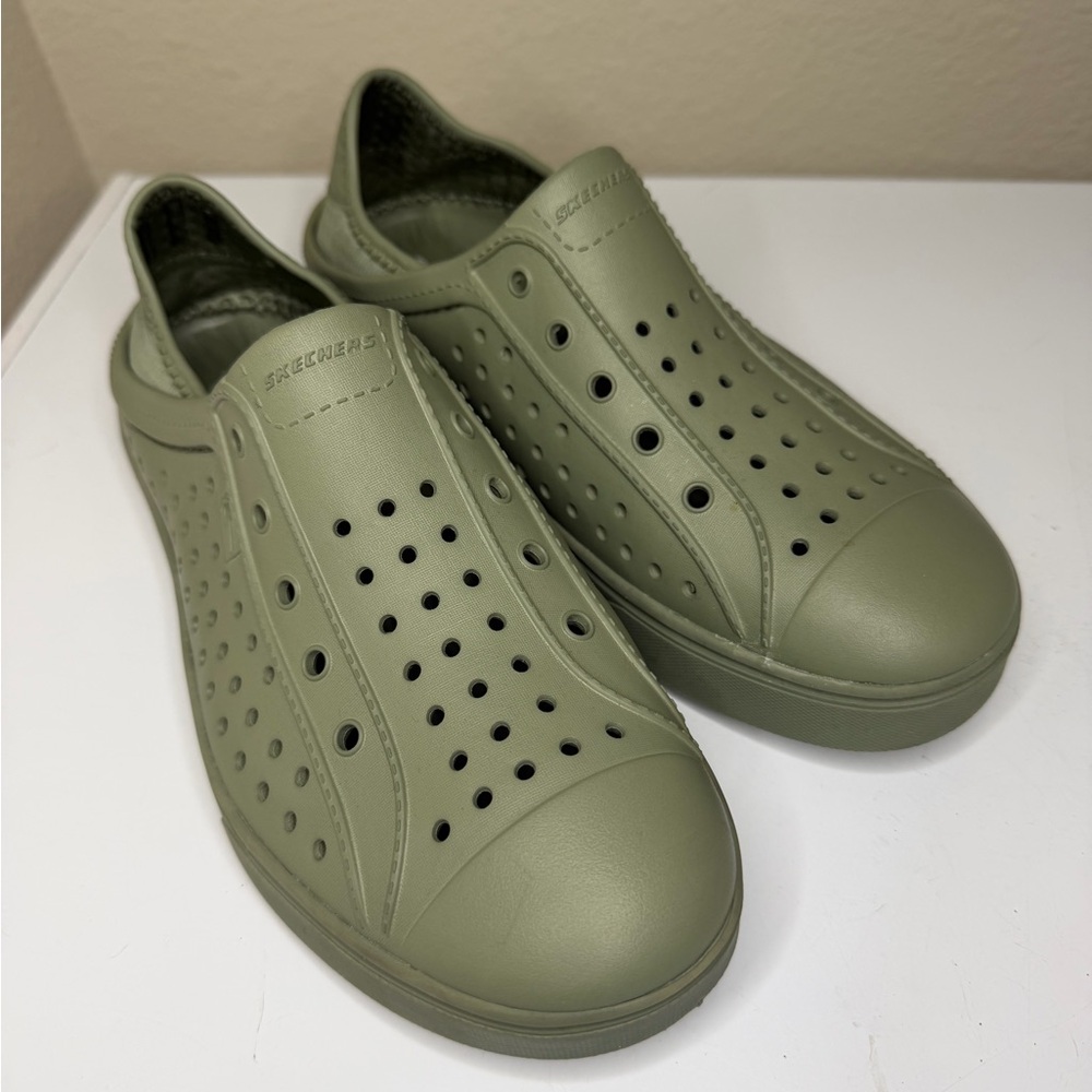 Skechers Men's Green Slip-On Sneakers